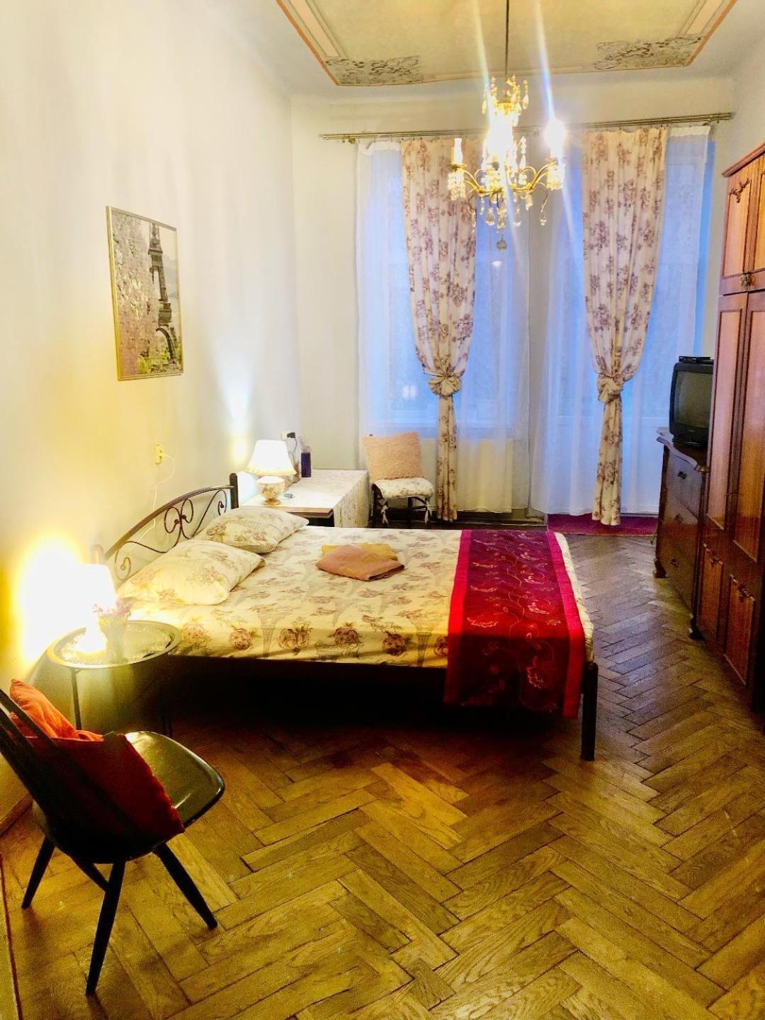 Vintage Apartment 2 Rooms With Balcony リヴィウ エクステリア 写真